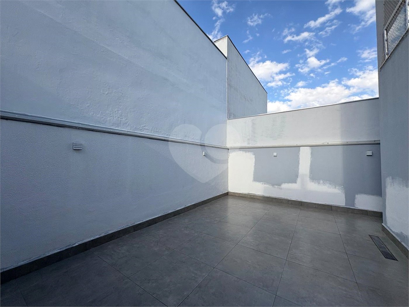 Casa à venda com 4 quartos, sendo 1 suíte,  no condomínio Condomíno Helena Maria, Sorocaba - SP