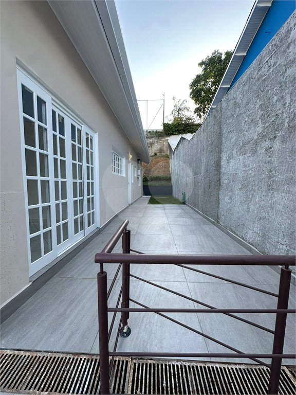 Casa à venda com 4 quartos, sendo 1 suíte,  no condomínio Jardim das Acácias, Cotia - SP