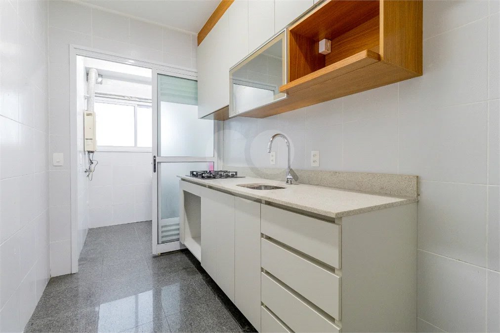 **Apartamento reformado em Higienópolis | 75 m² | 2 dormitórios | 2 banheiros | 1 vaga**