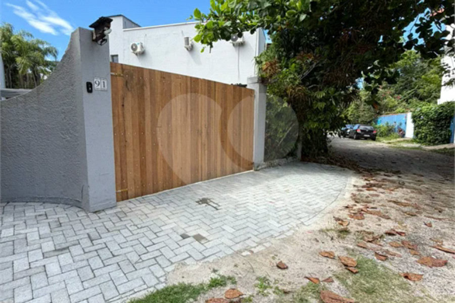 Casa à venda com 6 quartos, sendo 3 suítes, em Costa do Sol, Bertioga, SP