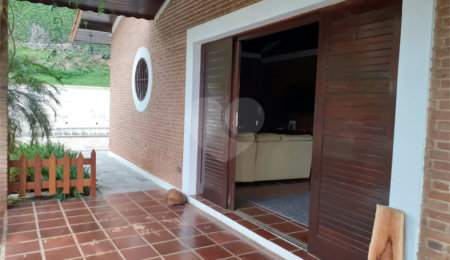 Casa à venda com 8 quartos, sendo 2 suítes,  em Serra da Cantareira, Mairiporã, SP