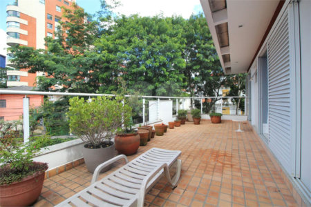 Casa à venda com 3 quartos, sendo 1 suíte, em Vila Mariana, São Paulo, SP