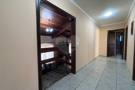 Casa Térrea à venda com 4 quartos, sendo 2 suítes, em Alpes D'Ouro, Bom Jesus dos Perdões, SP