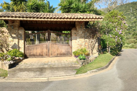 Chácara à venda com 4 quartos, sendo 1 suíte, em Bairro dos Pires, Extrema, MG