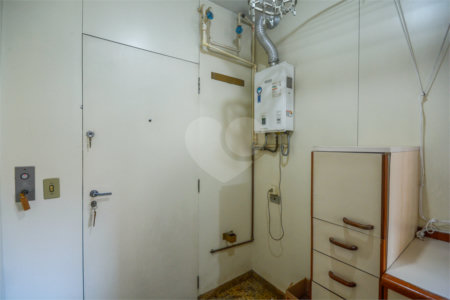 Apartamento à venda com 4 quartos, sendo 1 suíte, em Moema, São Paulo, SP