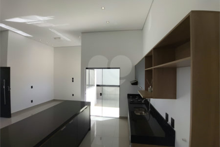 Casa à venda ou para alugar com 3 quartos, sendo 1 suíte, no condomínio Condomíno Helena Maria, Sorocaba - SP