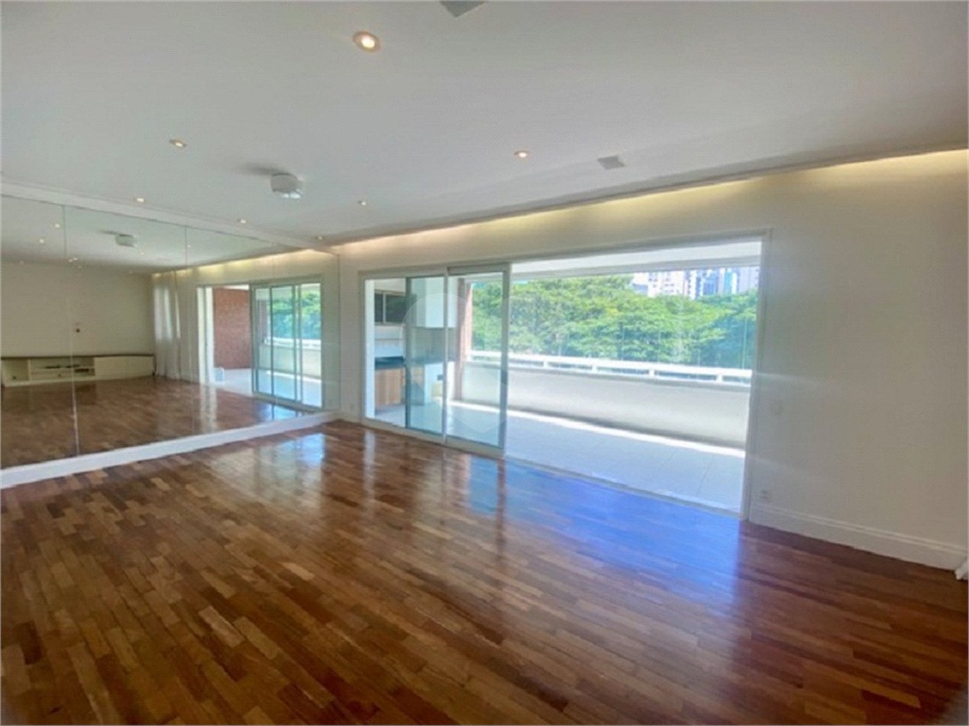 Apartamento à venda ou para alugar com 2 suítes em Itaim Bibi, São Paulo, SP
