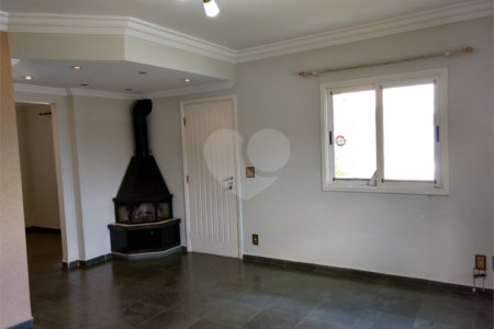 Casa à venda com 3 quartos, sendo 1 suíte, no condomínio Villaggio Dei Fiori, Louveira - SP