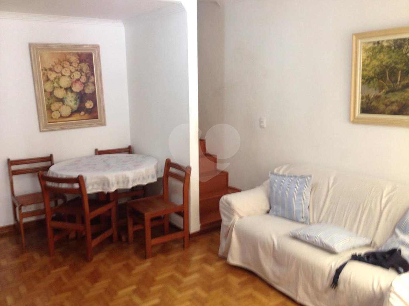 Vende-se Sobrado em Condomínio Fechado – 3 Dormitórios | 180 m²