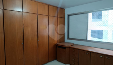 Apartamento à venda com 3 quartos, sendo 1 suíte,  em Moema, São Paulo, SP