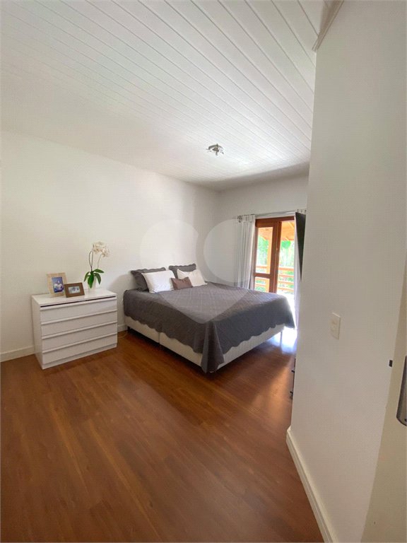 Casa à venda com 4 quartos, sendo 2 suítes, no condomínio Suíça da Cantareira, Mairiporã - SP