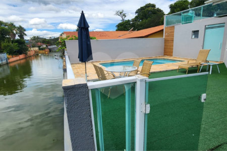 Casa à venda com 4 quartos, sendo 2 suítes, no condomínio Marinas, Bom Jesus dos Perdões - SP