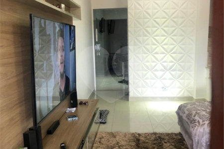 Casa à venda com 3 quartos, sendo 1 suíte, no condomínio Residencial Sabará, São Paulo - SP