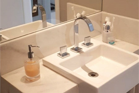 Apartamento à venda com 3 quartos, sendo 1 suíte, em Moema, São Paulo, SP