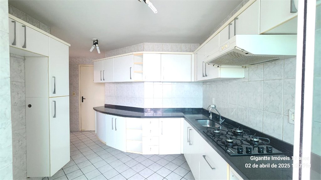 Apartamento à venda com 3 quartos, sendo 1 suíte, em Vila Gilda, Santo André, SP