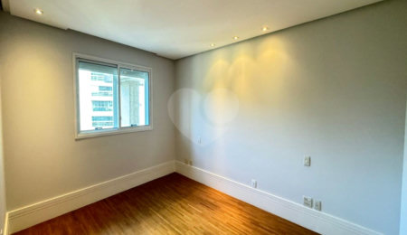 Apartamento à venda com 2 quartos, sendo 1 suíte,  em Parque do Morumbi, São Paulo, SP