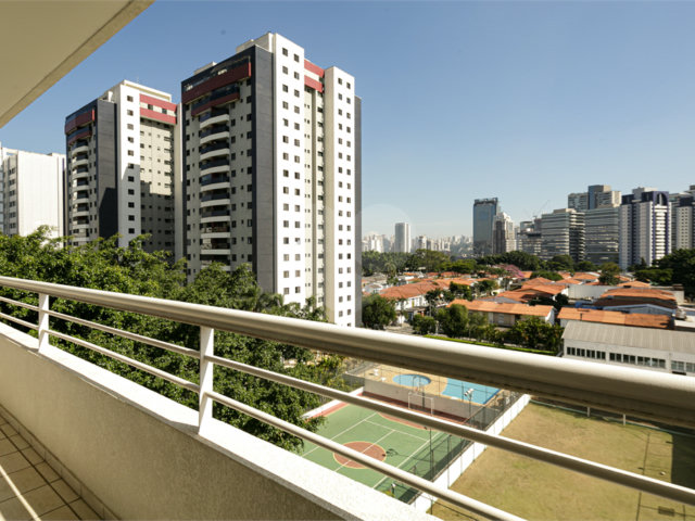Apartamento à venda com 3 quartos, sendo 1 suíte,  em Chácara Santo Antônio, São Paulo, SP
