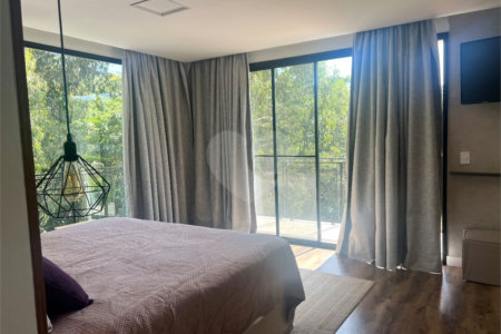 Casa à venda com 2 quartos, sendo 4 suítes, no condomínio Ponderosa, São Roque - SP
