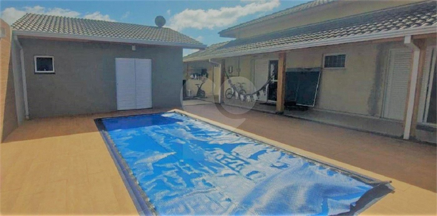 Casa à venda com 5 quartos, sendo 1 suíte, em Jardim Shangri-lá, Atibaia, SP