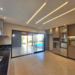 Sobrado à venda com 3 suítes em Condomínio Residencial Terras do Caribe, Valinhos, SP