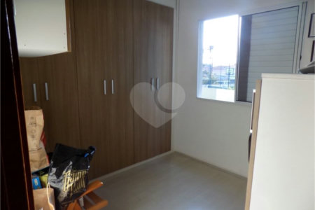 Casa à venda com 3 quartos, sendo 1 suíte, no condomínio Morada dos Pinheiros, São Paulo - SP