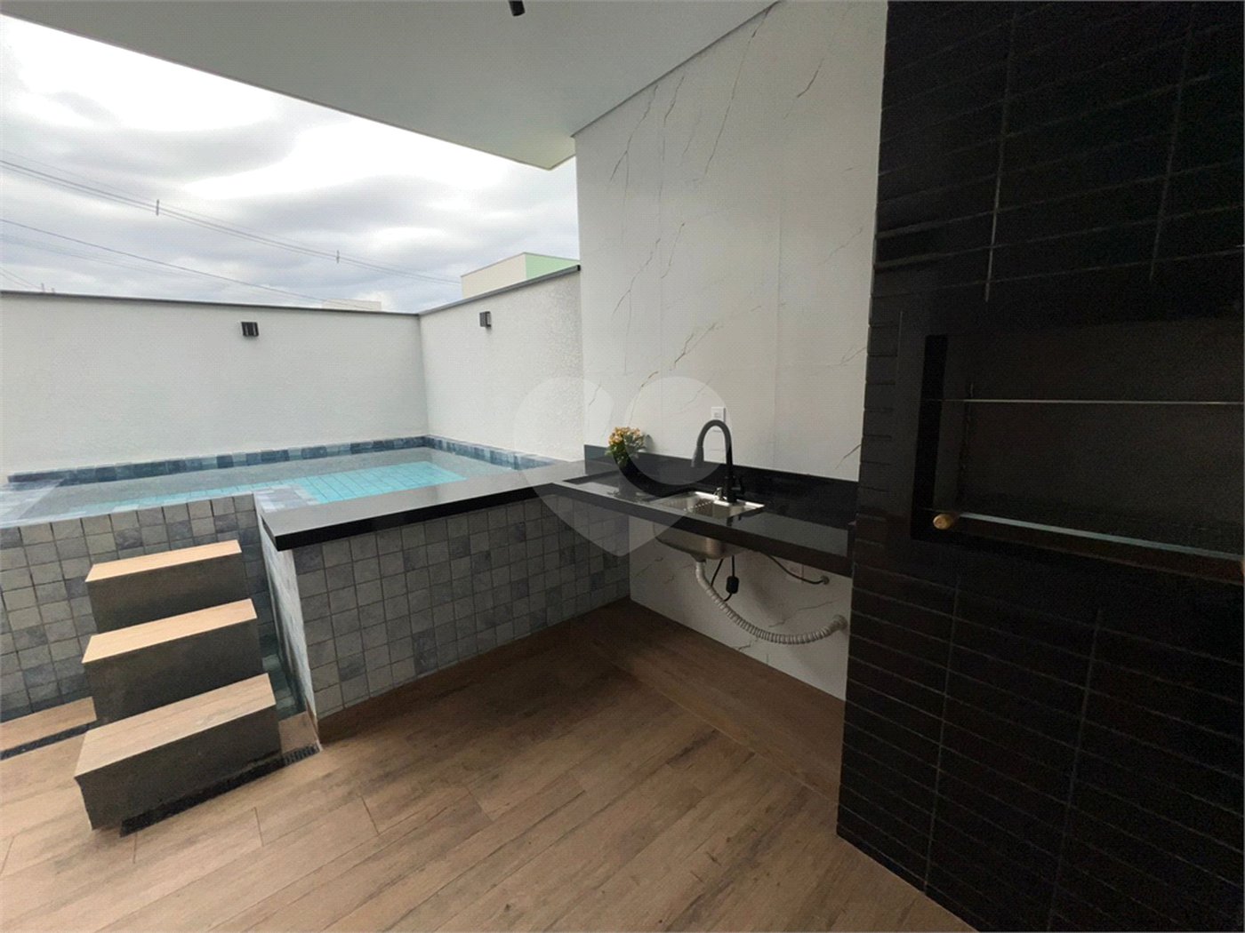 Casa à venda com 3 quartos, sendo 1 suíte, no condomínio Horto Florestal Villagio, Sorocaba - SP