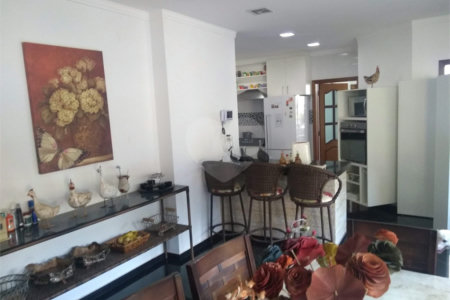 Casa à venda com 4 quartos, sendo 3 suítes, em Jardim Estância Brasil, Atibaia, SP