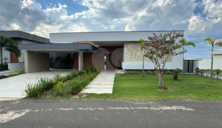 Casa à venda com 4 suítes no condomínio Fazenda Palmeiras Imperiais, Salto - SP