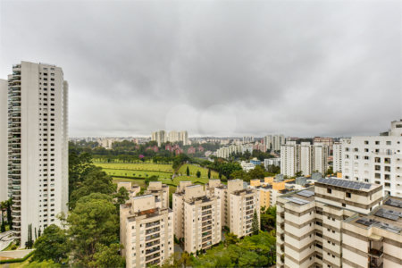 Apartamento à venda com 4 suítes em Vila Sofia, São Paulo, SP