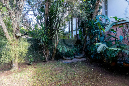 Casa à venda com 3 quartos, sendo 2 suítes, em Alto de Pinheiros, São Paulo, SP