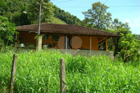 Fazenda à venda com 7 quartos, sendo 3 suítes, em Professor Souza, Casimiro de Abreu, RJ