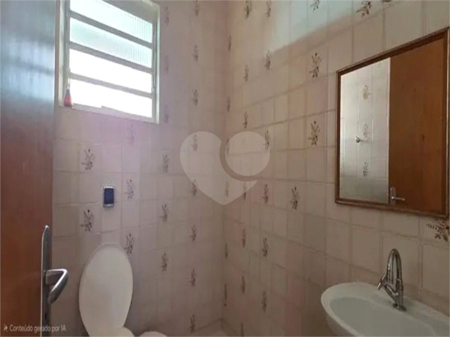 Casa Térrea à venda ou para alugar com 5 quartos, sendo 1 suíte, em Vila Vitório Mazzei, São Paulo, SP