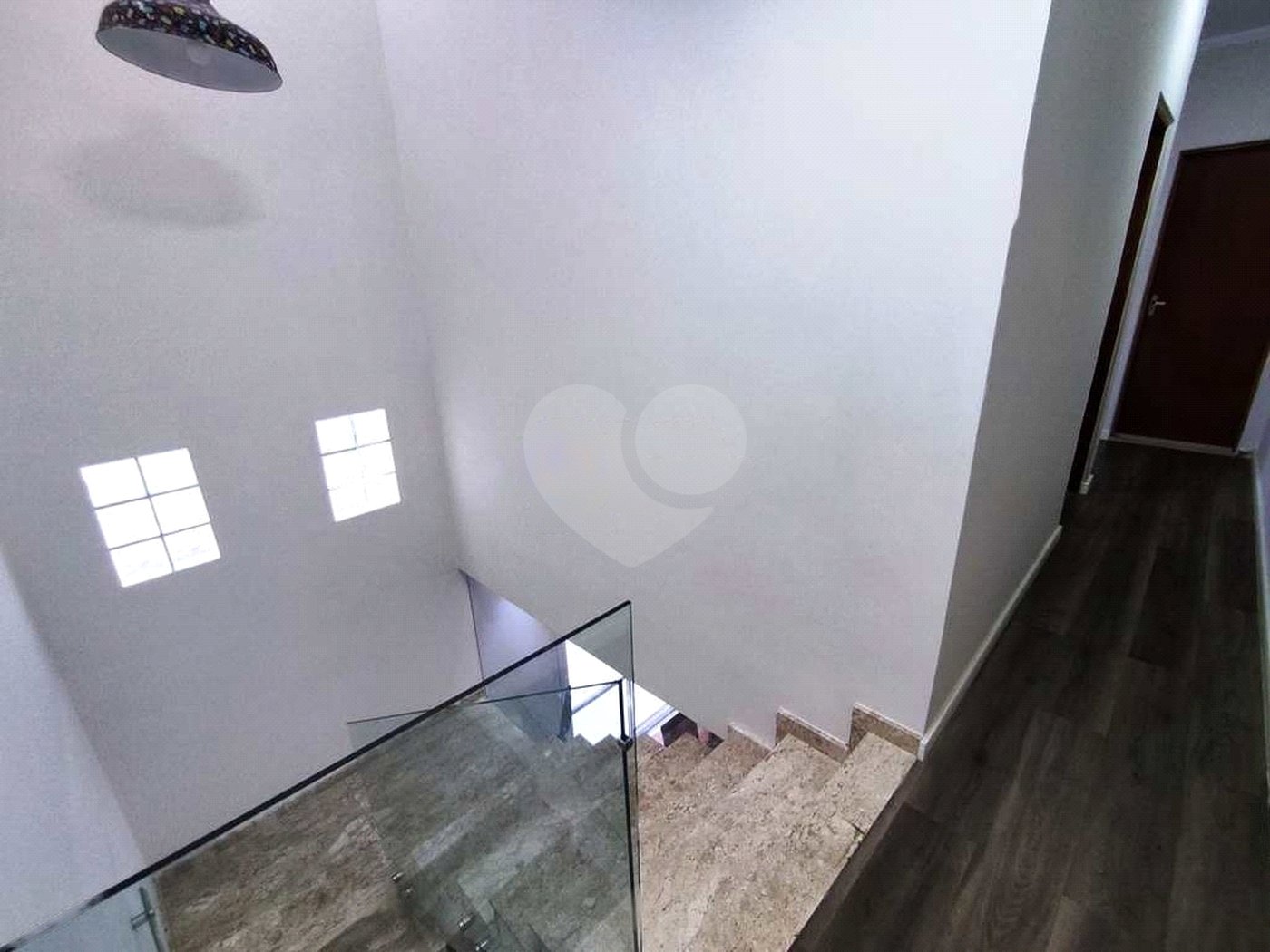 Sobrado à venda com 3 quartos, sendo 1 suíte,  em Residencial Colinas, Mogi das Cruzes, SP