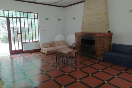 Chácara à venda com 5 quartos, sendo 1 suíte, no Centro (mailasqui), São Roque, SP