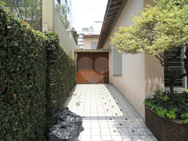 Casa Térrea para alugar com 1 quarto, sendo 3 suítes,  em Indianópolis, São Paulo, SP
