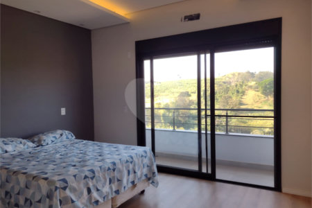 Casa à venda com 4 suítes no condomínio Residencial Villa do Sol, Valinhos - SP
