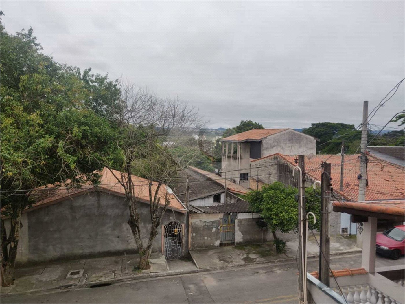 CASA COM DOIS ANDARES SEPARADOS A VENDA NO JARDIM LIMOEIRO, COM 139M²