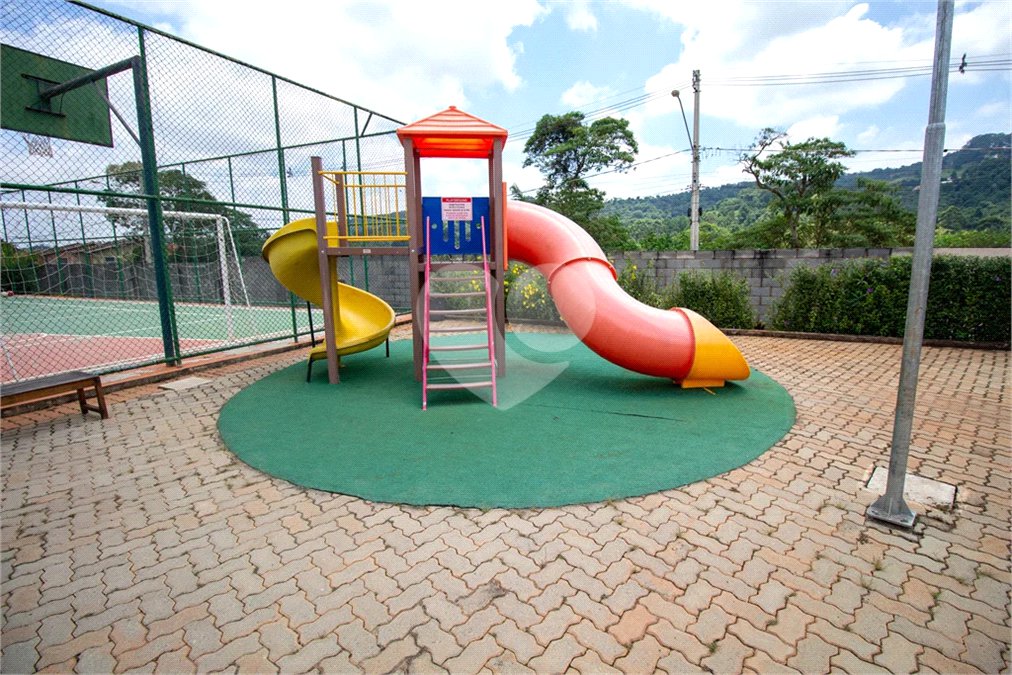 Apartamento à venda com 3 quartos, sendo 1 suíte, em Bairro do Cambará, São Roque, SP