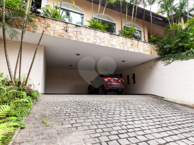 Sobrado à venda ou para alugar com 3 suítes em Jardim Guedala, São Paulo, SP