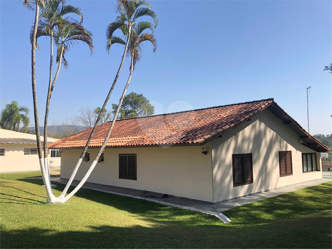 Chácara à venda com 9 quartos, sendo 6 suítes,  em Araçoiaba da Serra, SP