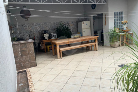 Sobrado à venda com 3 quartos, sendo 1 suíte, em Residencial Novo Horizonte I, Mogi das Cruzes, SP