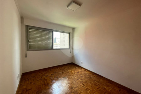 Apartamento à venda com 3 quartos, sendo 1 suíte, em Itaim Bibi, São Paulo, SP