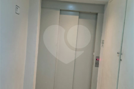Apartamento à venda com 2 quartos, sendo 1 suíte,  em Jardim Carambeí, São Roque, SP
