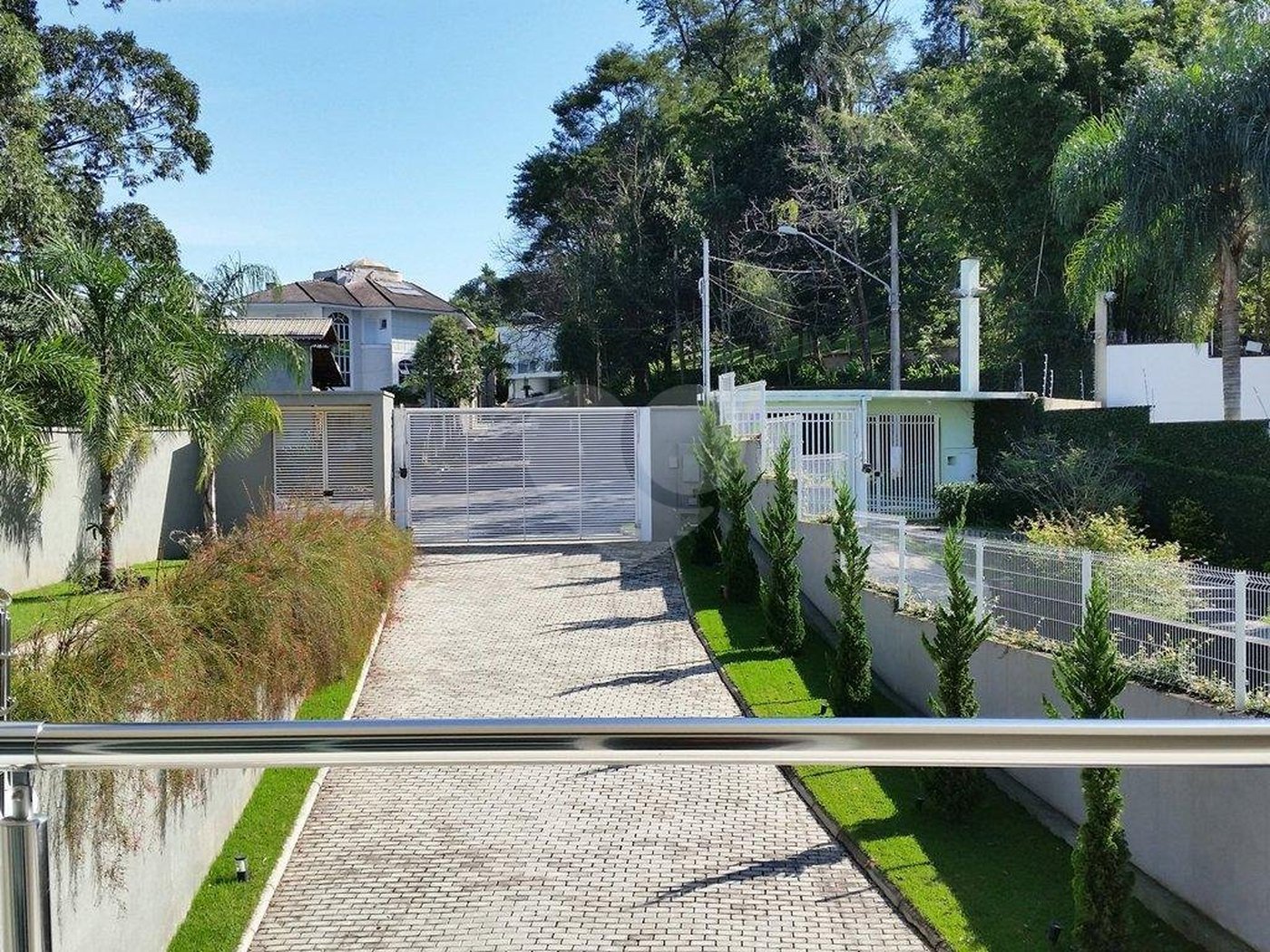 Casa à venda com 6 quartos, sendo 3 suítes, no condomínio Travessa Manuel Antônio Ferreira,85, São Paulo - SP