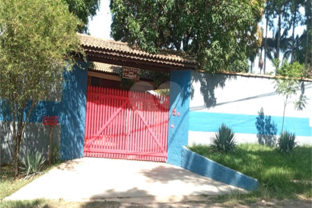 Chácara com 3 dormitórios à venda no Monterrey - Louveira/SP.
