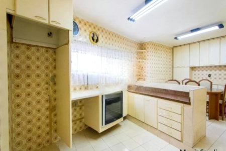 Casa com 360m² , 3 dormitórios , sendo 1 suíte , 4 vagas , disponível para venda ou locação , no centro de Santo André.