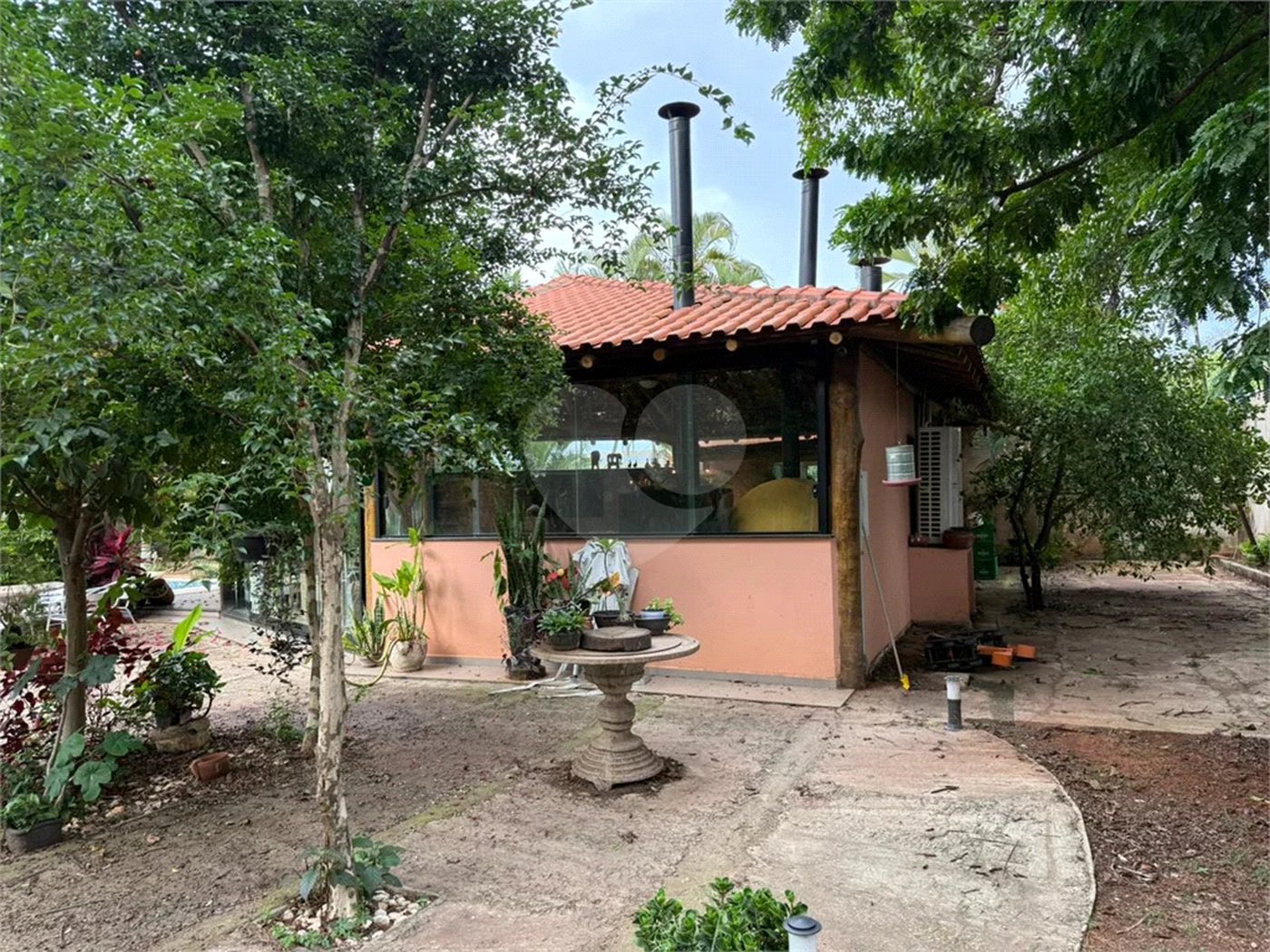 Chácara no Unileste, com espaço para eventos e cozinha industrial, na modalidade porteira fechada,
