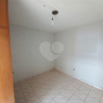 Casa Térrea com 3 dormitórios, sendo 1 suíte.