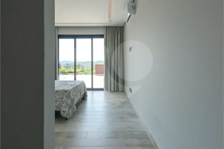 Casa à venda com 4 suítes no condomínio Vale da Santa Fé, Vinhedo - SP