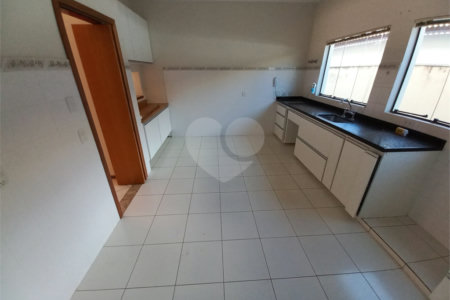 Casa Térrea no Condomínio Damha I,